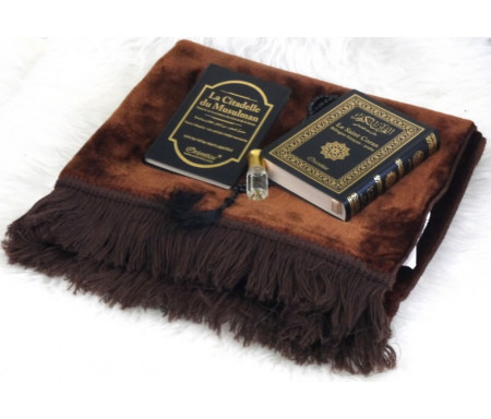 Pack cadeau avec livres : Le Saint Coran & La Citadelle du musulman (bilingues français/arabe) - Tapis marron - Chapelet - Parfum au choix - Tous de couleur noir