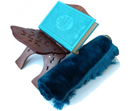 Pack cadeau bleu : Le Saint Coran (arabe-français-phonétique) couverture daim de luxe + Porte-Coran en bois sculpté + Tapis uni en velours