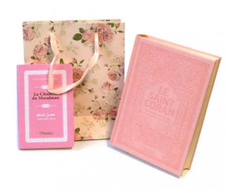 Pack cadeau pour femmes : Le Saint Coran couverture daim de luxe + La Citadelle du Musulman assortie (couleur rose claire assortie et en arabe-français-phonétique) + Sac Cadeau rose brillant