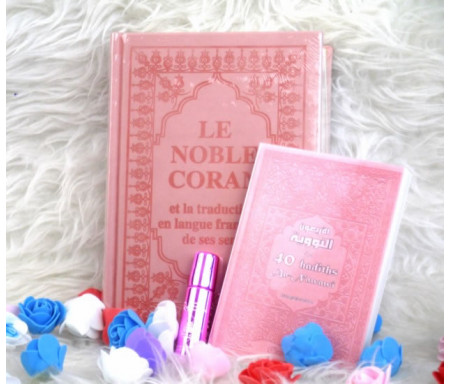 Pack Cadeau pour femmes couleur rose clair (Le Coran et Les 40 hadiths an-Nawawî bilingues - Parfum luxe - Sac cadeau)