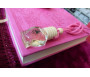 Coffret cadeau prière pour femme : Le Saint Coran de luxe couverture daim rose - Tapis uni rose - Livre La citadelle du musulman - Diffuseur de parfum Musc d'Or