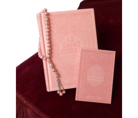 Coffret cadeau de luxe rose clair pour femme : Le Saint Coran (français/arabe/phonétique) + La citalle du musulman + Chapelet