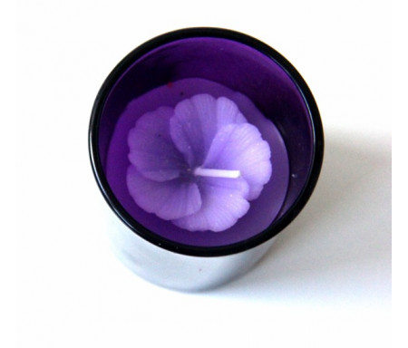 Bougie parfumée sous forme de fleur de couleur violet/mauve en couleur