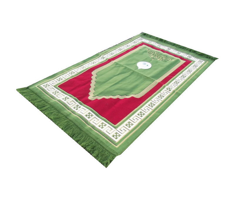 Grand tapis de prière luxe épais de couleur vert clair avec motifs discrets  indiquant la direction de La Mecque