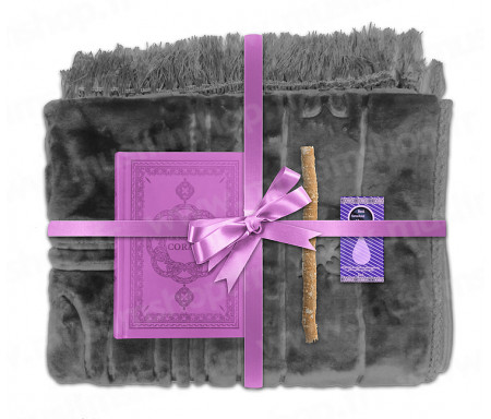 Coffret Pack Cadeau Gris et Mauve pour Femme : Tapis épais molletonné Gris / Coran arabe-français avec phonétique avec couverture cuir Mauve / Parfum et Miswak