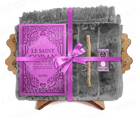 Coffret Pack Cadeau Gris et Mauve pour Femme : Tapis épais molletonné Gris / Coran Rainbow arabe-français avec phonétique avec couverture cuir Mauve / Parfum / Miswak et Porte Coran