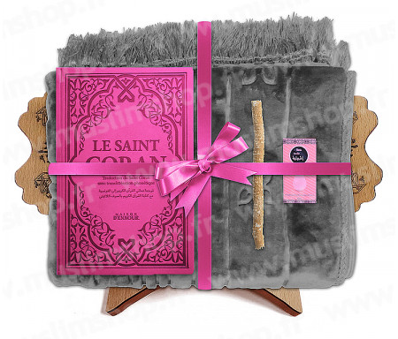 Coffret Pack Cadeau Gris et Rose pour Femme : Tapis épais molletonné Gris / Coran Rainbow arabe-français avec phonétique avec couverture cuir Mauve / Parfum / Miswak et Porte Coran