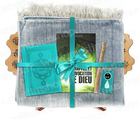 Coffret Pack Cadeau Bleu et Gris pour Homme ou Femme : Tapis de Prière Velours Gris / Le Rappel et l'Invocation de Dieu / Coran arabe-français avec phonétique avec couverture cuir Bleu clair / Parfum / Miswak et Porte Coran