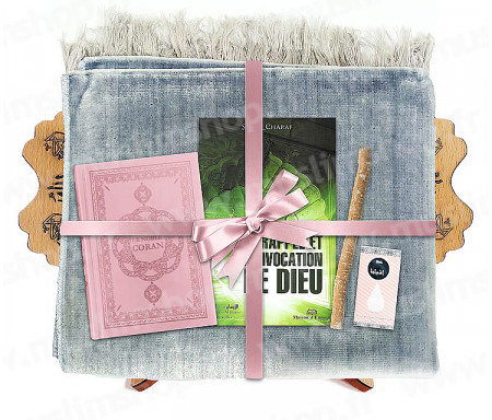 Coffret Pack Cadeau Gris et Rose pour Femme : Tapis de Prière Velours Gris / Le Rappel et l'Invocation de Dieu / Coran arabe-français avec phonétique avec couverture cuir Rose / Parfum / Miswak et Porte Coran