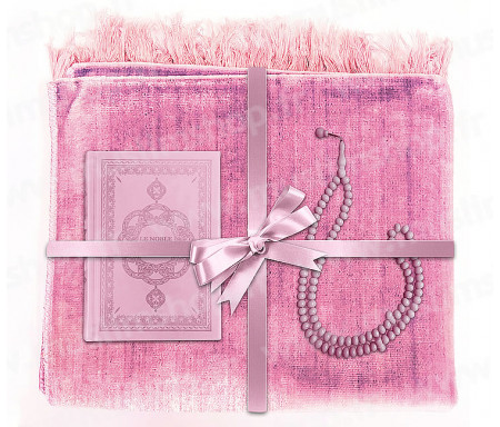 Coffret Pack Cadeau Rose Clair pour Femme : Tapis de Prière Velours Rose / Chapelet Rose / Coran arabe-français Rose Clair avec couverture cuir